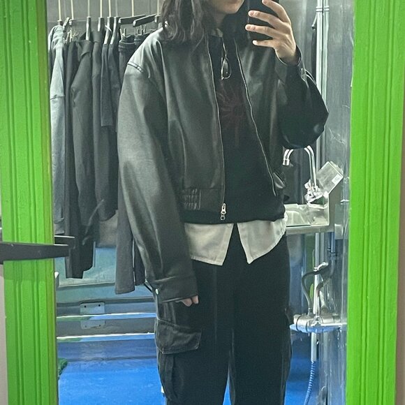 Vegan Leather Cropped Moto jacket by Flaunt Seoul (Korean made) - Picture 4 of 7